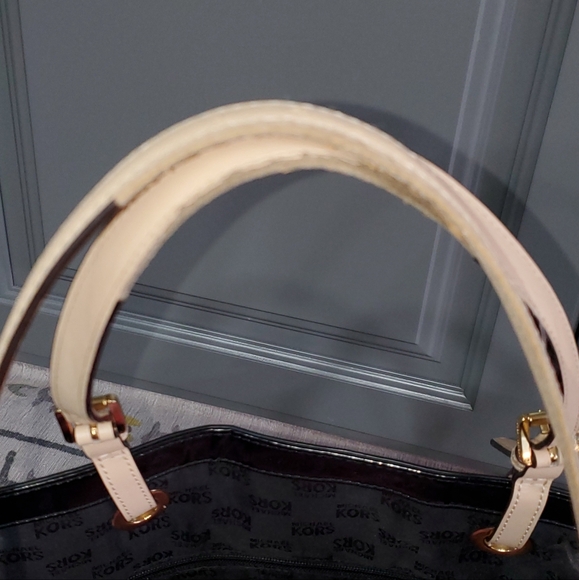 Michael Kors Black Patent Tote and Estee Lauder Bag⚜️🖤⚜️ - Picture 8 of 13